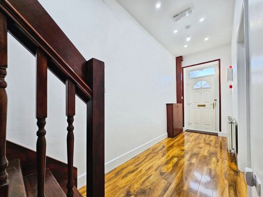 Stanwell Road, Ashford, Surrey, TW15 3ER - Photo 1