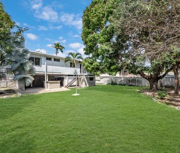 Charming Queenslander Family Home in a Quiet Street - Photo 3