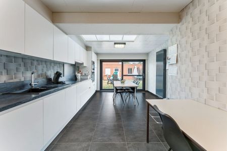 Instapklare HOB met 3 slaapkamers en garage te Oostrozebeke! - Photo 3