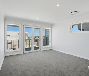 Near New Stunning home - Photo 4