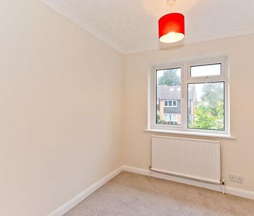 4 bedroom semi-detached house to rent - Photo 2