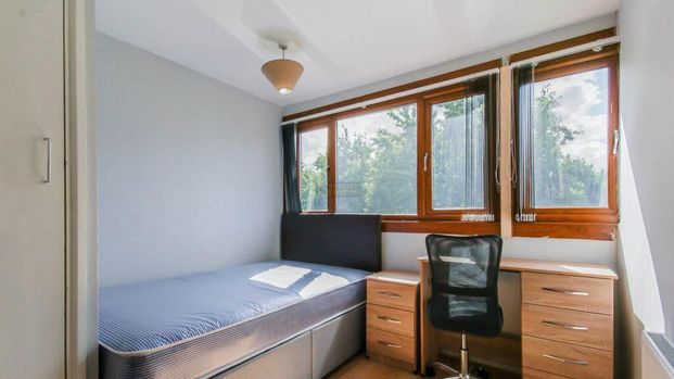 4 bedroom terraced house to rent - Photo 1