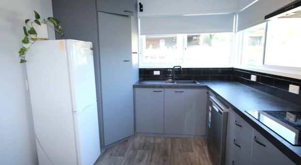 Pet Friendly Family Home in Wingatui, - Photo 1