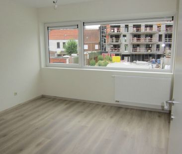 Mooie woning in rustige buurt met tuin en carport - Photo 1