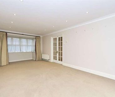 Saint Andrews Gardens, Cobham, Surrey, KT11 - Photo 2