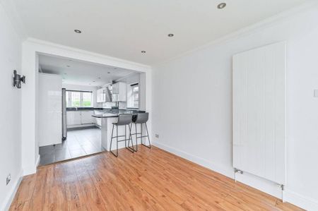 6 bedroom detached house to rent - Photo 2