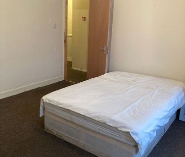 Room in a Shared House, Cambridge Road, E11 - Photo 3