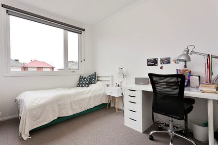 30 Merrett Drive, Williamstown VIC 3016 - House For Rent | Domain - Photo 2