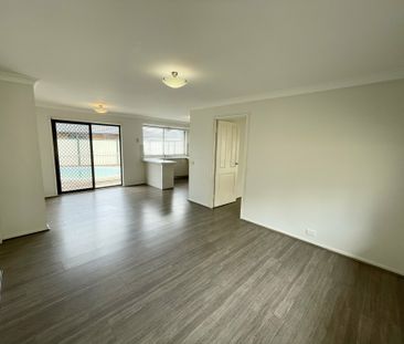 FOUR BEDROOM FAMILY HOME WITH INGROUND POOL! - Photo 2