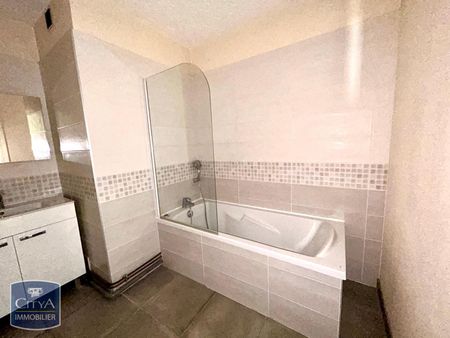 Location Appartement 4 pièces 84m² BOURG EN BRESSE 01000 - Photo 3