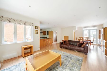 4 bedroom semi-detached house to rent - Photo 2