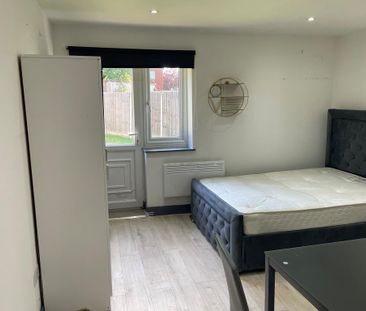 Studio to rent - Photo 3