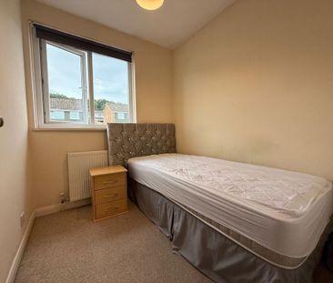 4 bedroom semi-detached house to rent - Photo 3