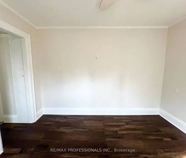 Kitchen, living & Dinning room. Lower level Master Bedroom with Hot. - Photo 1