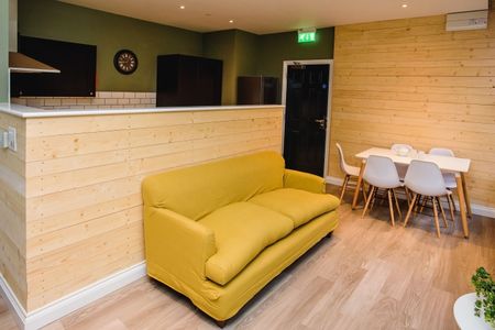 Flat A, 25 Lister Gate, NG1 7DE, NOTTINGHAM - Photo 2