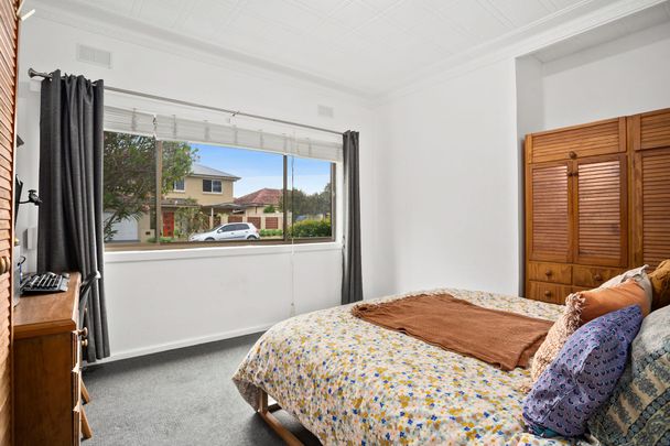 8 Carinmoney Avenue, - Photo 1