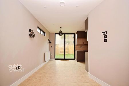 2 bedroom semi-detached bungalow to rent - Photo 3