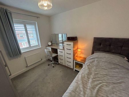 3 bedroom semi-detached house to rent - Photo 2