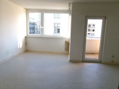 Mitten in der Stadt, 2- Zimmer Wohnung mit Balkon und Fahrstuhl - Foto 1