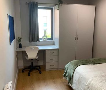 Ensuite Room - Photo 1