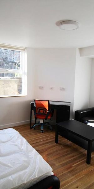 3 bedroom flat share to rent - Photo 1