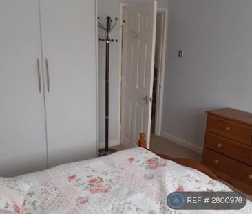 1 bedroom in a house share to rent - Photo 2