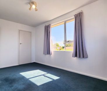 Sunny 2-Bedroom Home in Waltham – Comfort and Convenience Await! - Photo 3