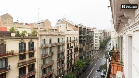 Room in a shared 8-bedroom apartment for rent in Sant Gervasi Galvany perfect for students or professionals. - Foto 5