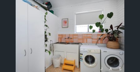 Charming Family Home with Bonus Self-Contained Bungalow - Photo 4