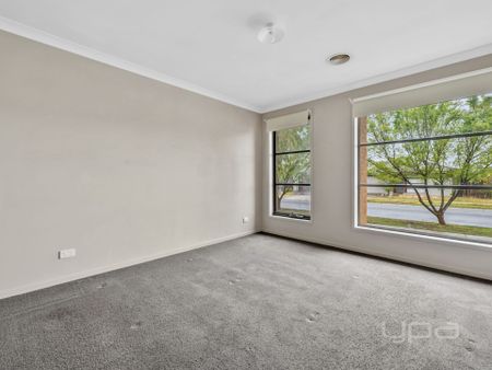 4 BEDROOM FAMILY HOME - Photo 3