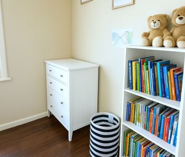 Lovely Family Home in Prime Location! - Photo 3