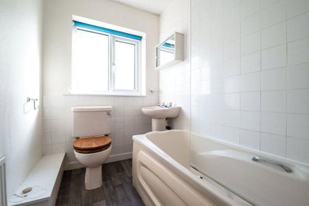 2 bedroom semi-detached house to rent - Photo 5