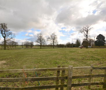 1 The Courtyard, Longford Hall Farm, Longford, Derbyshire, DE6 3DS - Photo 4