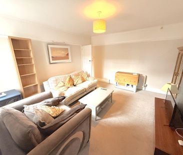 3 bedroom flat to rent - Photo 2