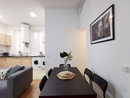 Incredible single room in Preciados - Photo 3