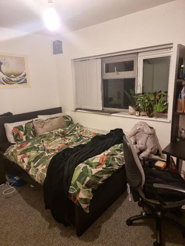 4 bedroom semi-detached house to rent - Photo 4