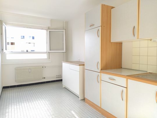 [Belle Vue] Un grand 1/2 pièce avec une vue de dingue sur tout Strasbourg – Esplanade / rue d’Oslo - Photo 1