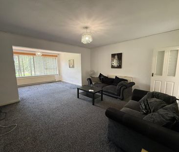 4 bed detached house to rent Tenby Close, Romford RM6 - Photo 3