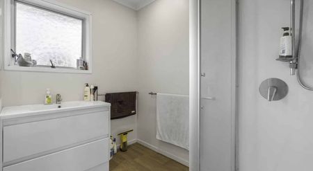 So well located - comfort, space and location - Photo 5