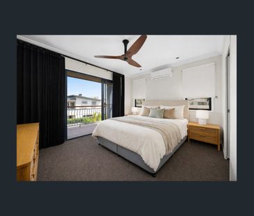 Fully Furnished Coastal Townhouse - Walk to Beach | Palm Beach - Photo 5