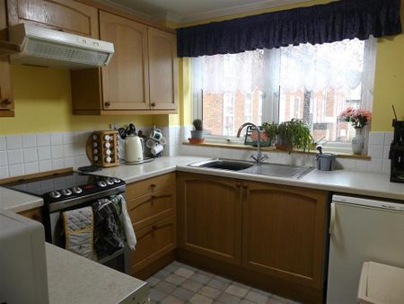 2 bedroom maisonette to rent - Photo 4