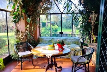 Ardeatina-Divino Amore: Quiet, charming rustic villa, big and well-curated garden, 3 beds, 1 study, 3 baths, living room, kitchen, with terraces , AC and parking space. Ref 2322