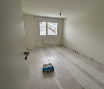 Helle 4.5-Zimmer-Wohnung mit grossem Balkon zu vermieten - Foto 2