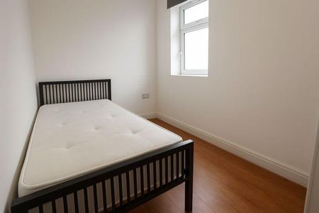 3 bedroom flat to rent - Photo 3