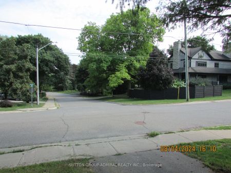 Detached Home For Lease | N9237422 - Photo 3