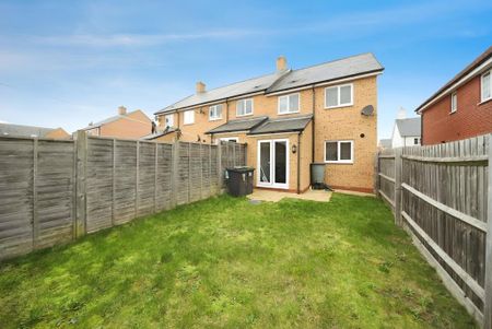 3 bedroom end of terrace house to rent - Photo 2
