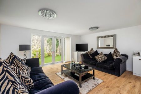 3 Bedroom Townhouse - Photo 2