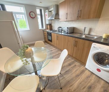 4 bedroom flat to rent - Photo 4