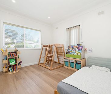 Beautiful Three Bedroom Home In Prime Locale - Photo 4