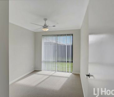 Large Stunning Family Home - Sought After Estate - Photo 4